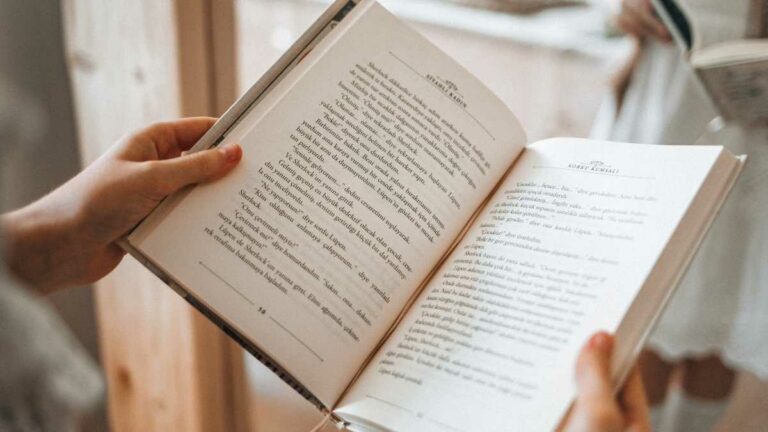 Aluna do Programa Superar lança livro na Prefeitura de BH