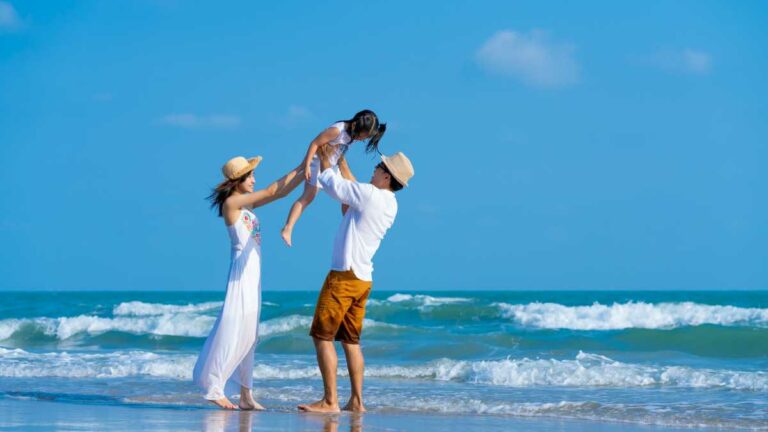 8 praias para curtir o Natal em família