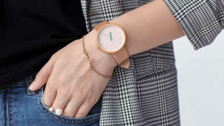 Relógio de pulso feminino e modelos de destaque ao longo do tempo