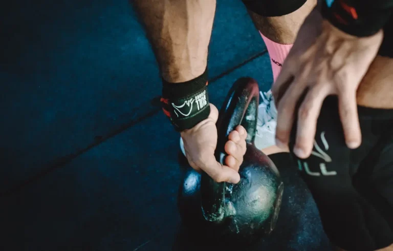 Qual a melhor joelheira para crossfit: proteção e desempenho