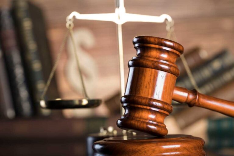 Quando vale a pena entrar na justiça contra bancos?