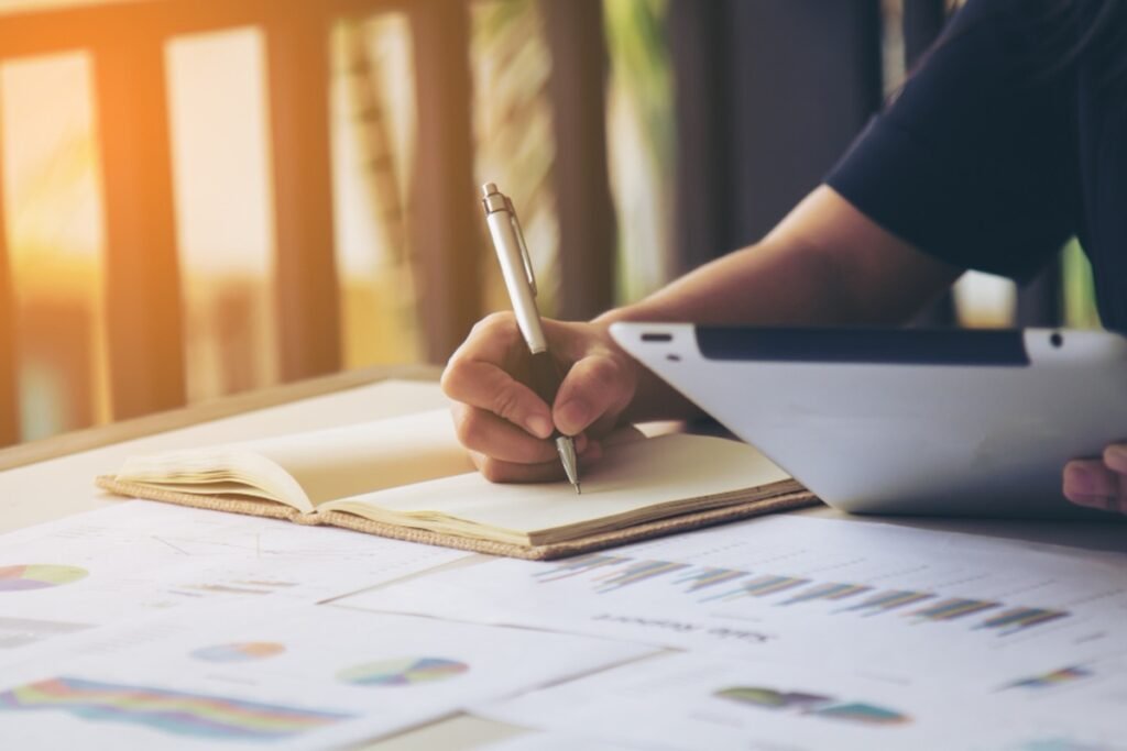 Como definir uma trajetória de estudos alinhada aos objetivos pessoais e profissionais Como definir uma trajetória de estudos alinhada aos objetivos pessoais e profissionais